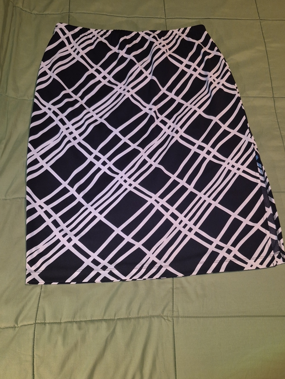 Casual Corner Black and White Geometric Slim Skirt